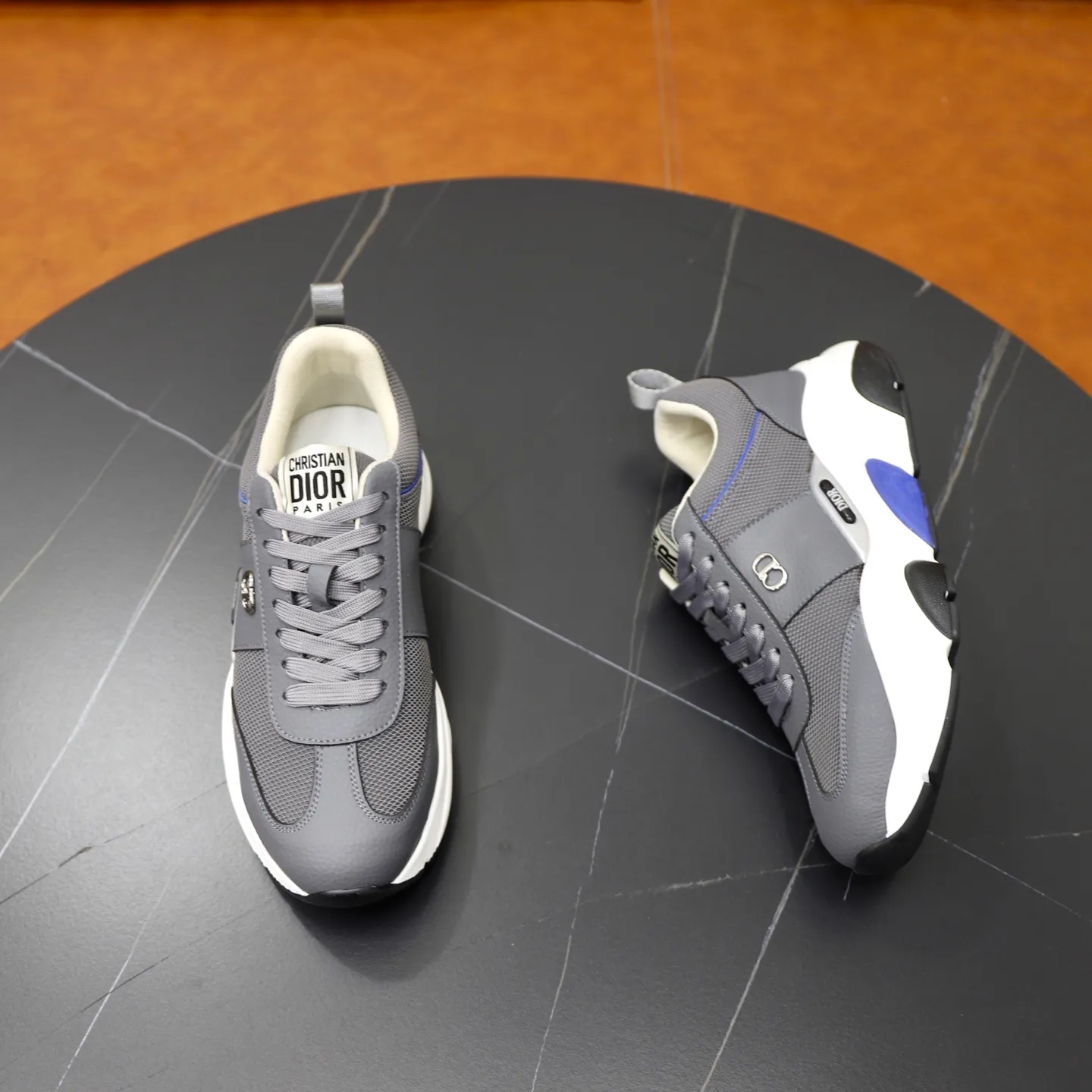 Ex-factory price: 462💰🙅‍♂️🙅‍♂️🙅‍♂️ Brand: Dior DIOR Standard code: 38-44 (45 customized) Grade: Same as the official website Material: Original leather splicing Comfortable and breathable lining Original wear-resistant outsole Style category: Men's fashionable casual shoes Running sneakers Noble luxury brand elements Top luxury Color: actual picture color